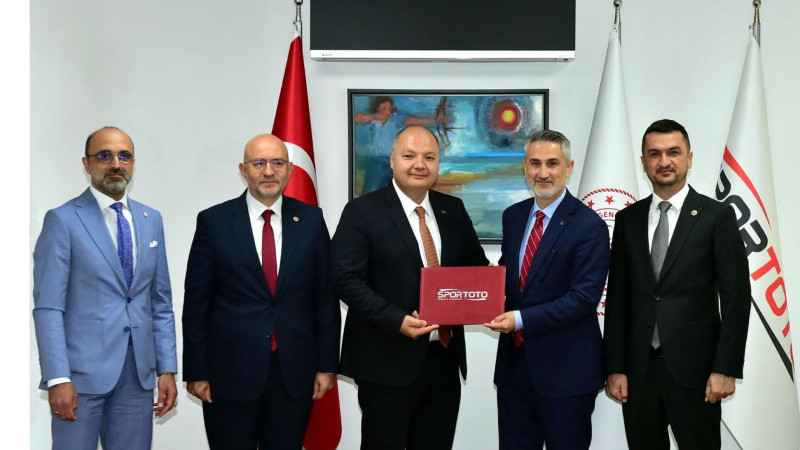İlçemize kapalı halı saha müjdesi