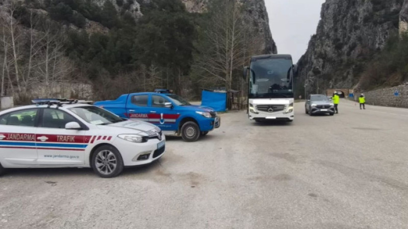 Jandarmadan trafik denetimi! 72 araç men edildi