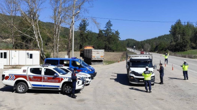 166 sürücüye ceza kesilirken, 36 araç men edildi