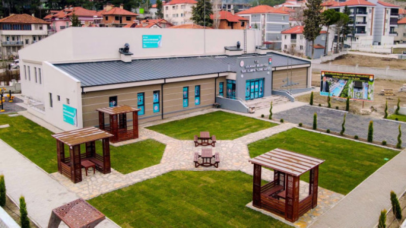 Gölhisar’da havuz sezonu açıldı