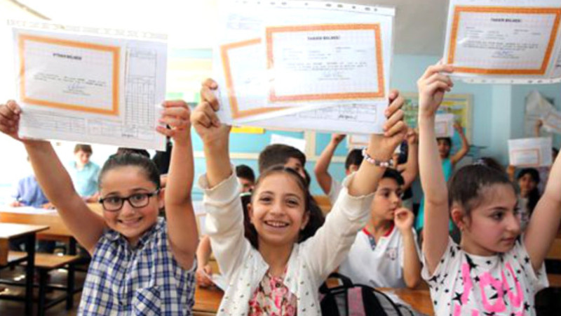 Gölhisar'da 21 Okulda, 3 Bin 822 Öğrenci için Karne Heyecanı