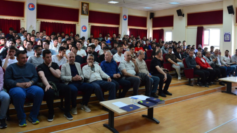 Gölhisar MYO’da Geleceğe Işık Tutan Buluşma: “Mezun Panelleri” Gerçekleştirildi
